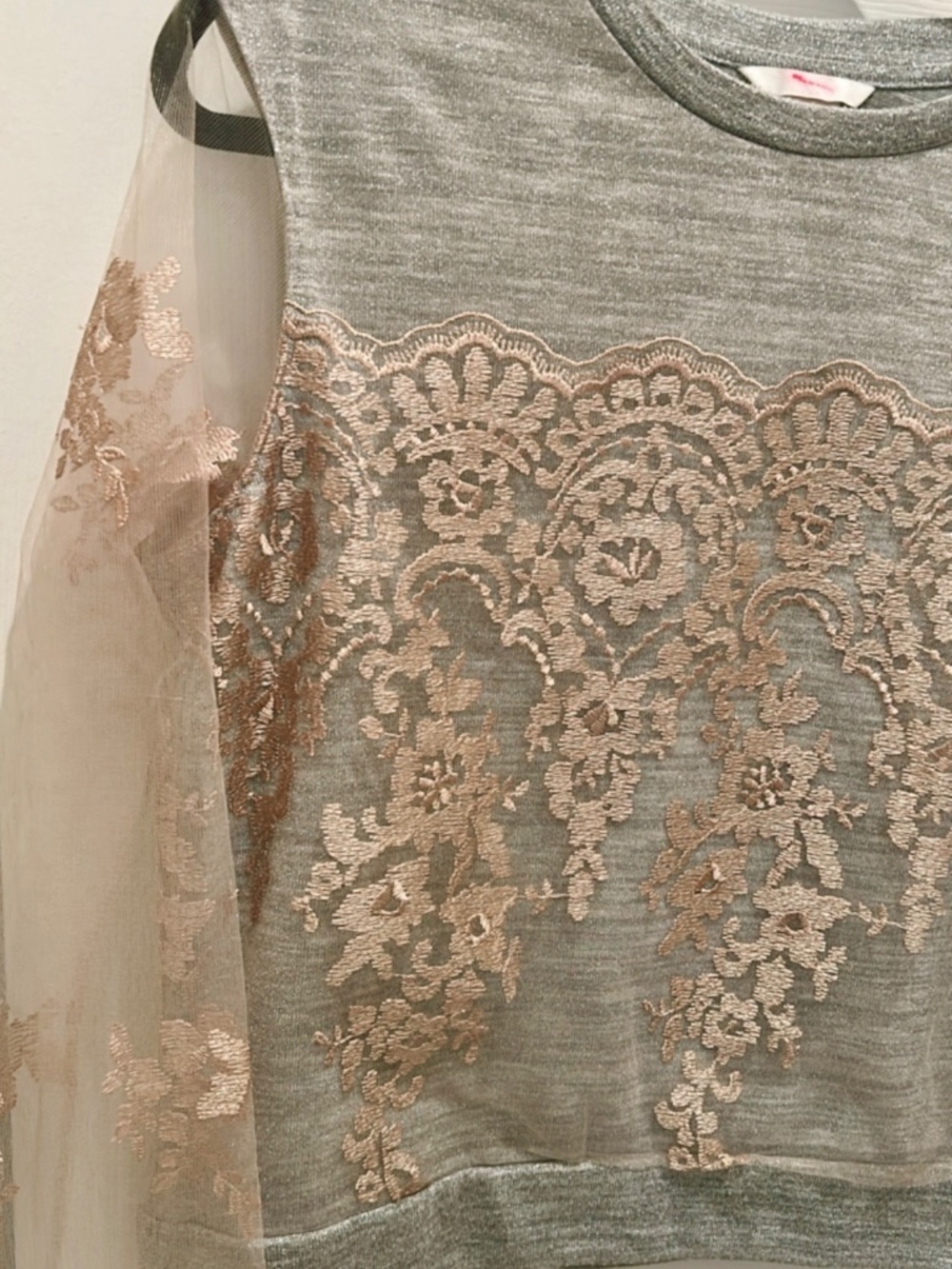 H&M Holiday Top - Picture 4 of 4
